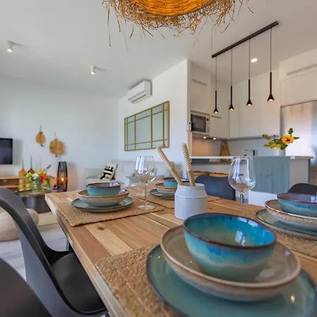 Centric, Terrace & Pool - Fiberglass Wifi Apartamento