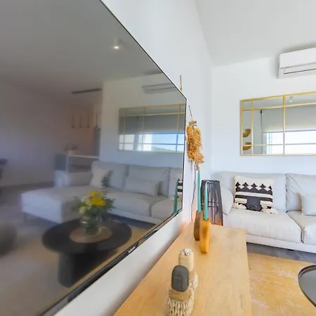 Centric, Terrace & Pool - Fiberglass Wifi 아파트 타리파