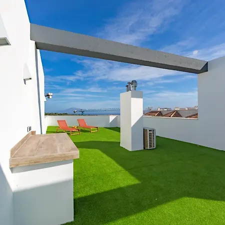 Centric, Terrace & Pool - Fiberglass Wifi *