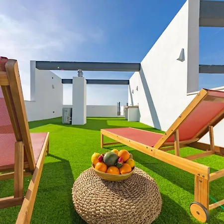 Centric, Terrace & Pool - Fiberglass Wifi *
