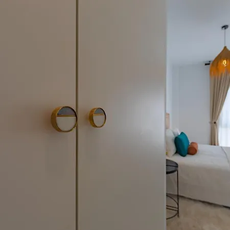 Apartment Centric, Terrace & Pool - Fiberglass Wifi *