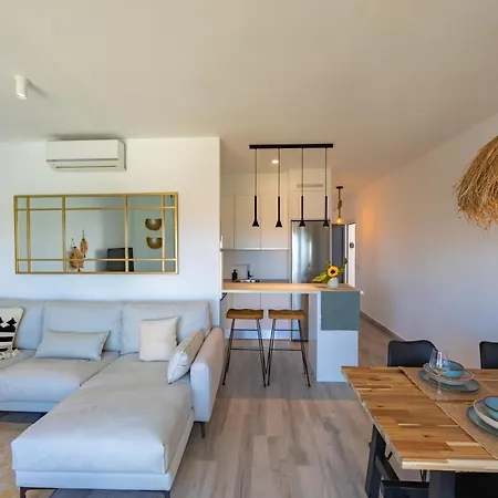 Apartment Centric, Terrace & Pool - Fiberglass Wifi *