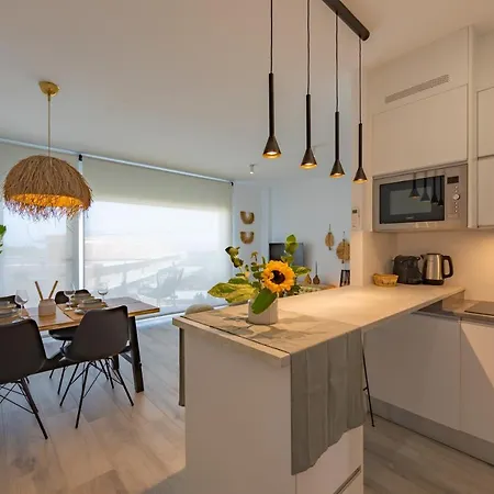 Centric, Terrace & Pool - Fiberglass Wifi Apartment Tarifa
